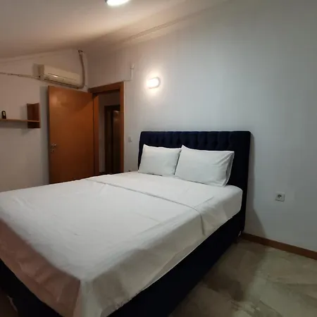 Homes Artemis Apartman *